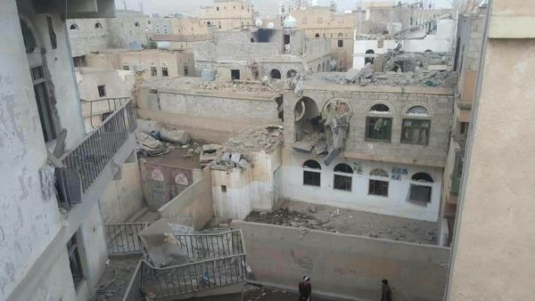 مقتل أسرتين كاملتين في قصف للتحالف على منزلين في عمران