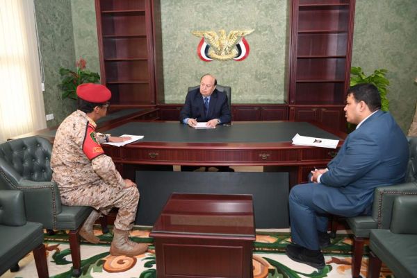 الرئيس هادي يؤكد على أهمية توحيد عمل المؤسسات العسكرية