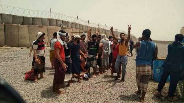 عدن... قوات الحزام الأمني تفرج عن 45 معتقلا من سجن بئر أحمد