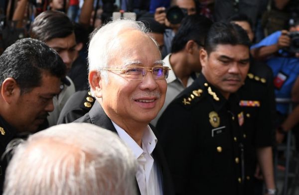 اعتقال رئيس الوزراء الماليزي السابق نجيب عبد الرزاق