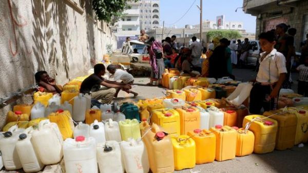 انقطاع المياه يفاقم أزمات سكان عدن اليمنية