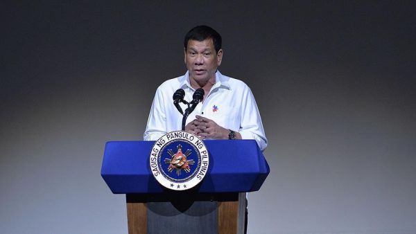 رئيس الفلبين: مستعد للاستقالة إذا أثبت أحد 