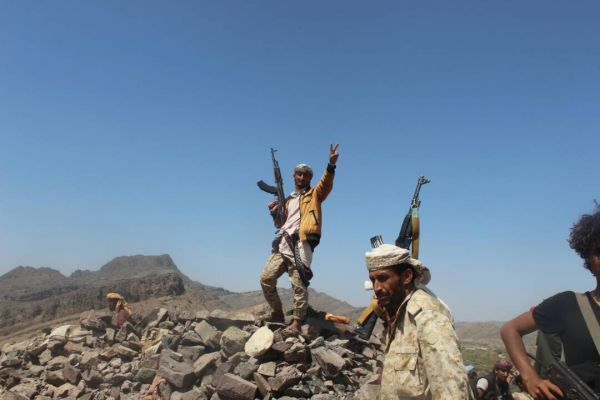 قوات من اللواء 35 مدرع تهاجم أول مواقع الحوثيين في خدير شرقي تعز