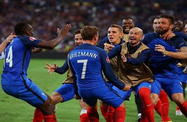 فرنسا تتوج بكأس العالم للمرة الثانية في تاريخها