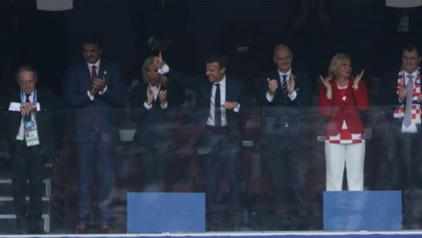 أمير قطر تخلّى عن مقعده في المباراة النهائية للمونديال... لهذا السبب