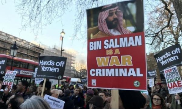 تظاهرة مندّدة بحصار قطر وانتهاكات التحالف باليمن في ساحة البرلمان البريطاني