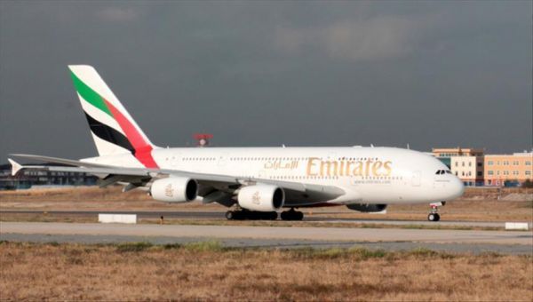 طيران الإمارات يطرد مراهقا مريضا من إحدى رحلاته المتجهة لفرنسا
