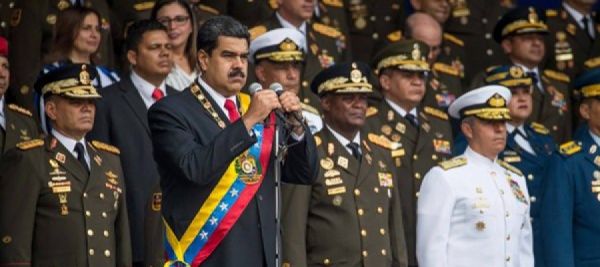 شاهد لحظة محاولة اغتيال الرئيس الفنزويلي (فيديو)