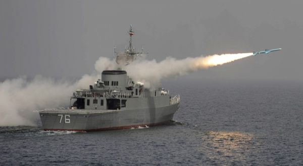 البحرية الإيرانية تعلن تزويد سفينة حربية بمنظومة دفاعية جديدة