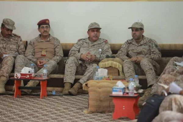 العقيلي يبحث مع رئيس هيئة أركان القوات المشتركة المستجدات العسكرية باليمن