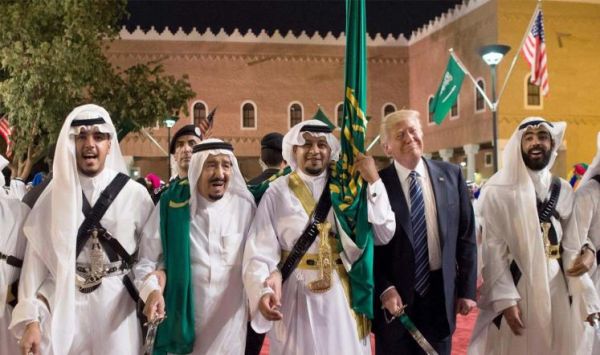 موقع أميركي: ترامب يتاجر بالمصالح الأميركية لصالح السعودية