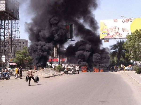 هدوء حذر يسود عدن بعد احتجاجات عارمة ضد الحكومة
