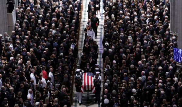 طعنات حادة ضد ترامب خلال جنازة ماكين