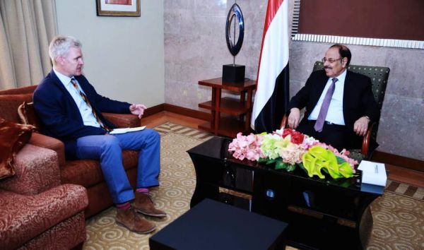 نائب الرئيس يدعو إلى دعم الاقتصاد للحفاظ على الريال اليمني