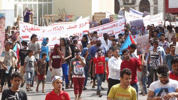 مسيرة جماهيرية لمجلس الحراك الثوري في عدن للتنديد بالتحالف والشرعية