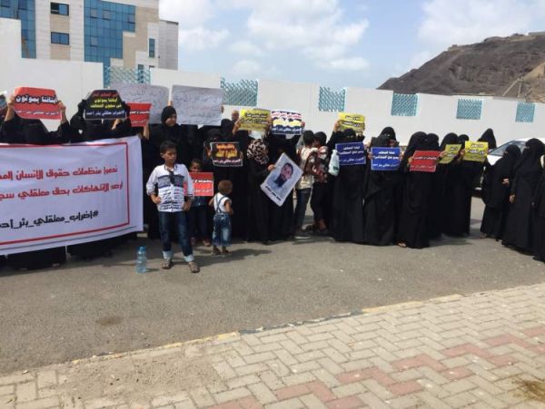 عشرات المعتقلين ينفذون إضراباً عن الطعام في سجن بئر أحمد بعدن