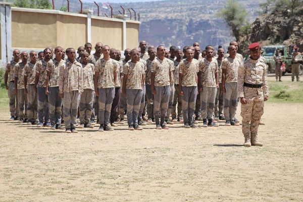 اللواء الرابع مشاة جبلي يحتفل بتخرج دفعتين عسكريتين في تعز