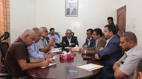 الحكومة تتوعد بمحاسبة من يقف وراء أزمة انطفاء الكهرباء في عدن