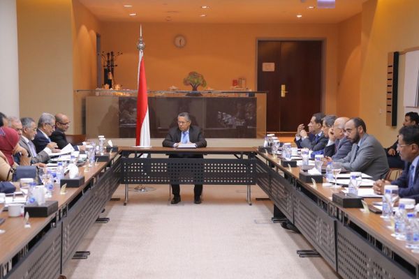 الحكومة تطالب بعقد مؤتمر يمني خليجي لإنقاذ الاقتصاد الوطني