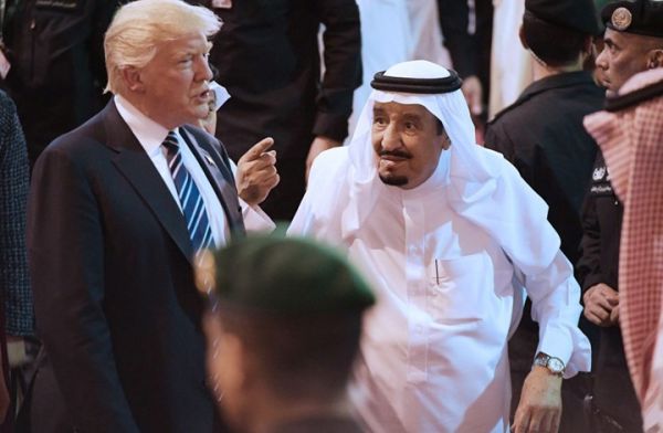للمرة الثالثة.. ترامب يطالب السعودية بمزيد من المال