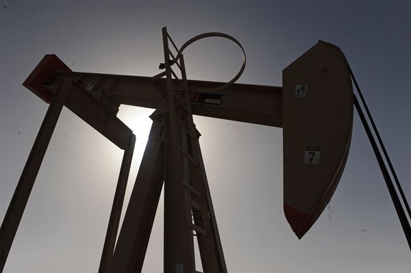 بلومبيرج: استئناف تصدير النفط في اليمن يصطدم بالمخاطر الأمنية (ترجمة خاصة)
