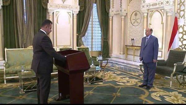 رئيس الحكومة الجديد يؤدي اليمين الدستورية أمام الرئيس هادي