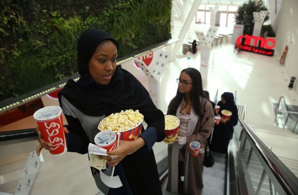 شركة عالمية تعلّق بناء 30 دار سينما في السعودية