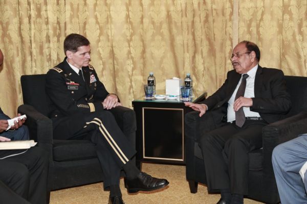 نائب الرئيس يلتقي جنرالا أمريكيا والأخير يؤكد دعم بلاده لقدرات الجيش الوطني