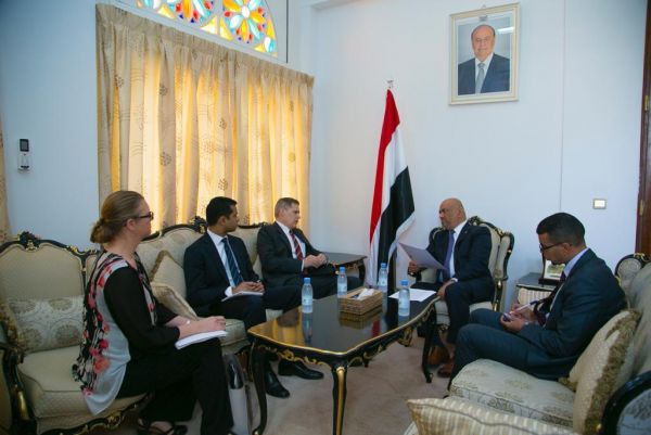 السفير الأمريكي يؤكد دعم بلاده للتسوية السياسية في اليمن