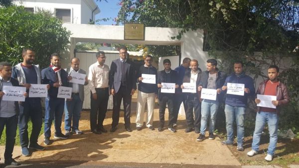 طلاب يمنيون مبتعثون في المغرب يشكون من إيقاف دراستهم والسفارة توضح مشكلتهم