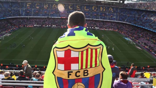 جماهير برشلونة تطالب بإزالة صورة اللاعب 