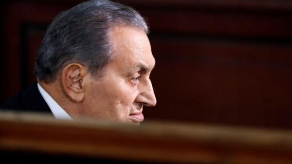 مبارك ومرسي وجها لوجه لأول مرة منذ الانتفاضة المصرية عام 2011
