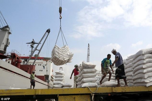 الغذاء العالمي يتهم الحوثيين بنهب الإغاثة