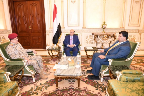 الرئيس هادي يشدد على تعزيز الجبهات لدحر الحوثيين
