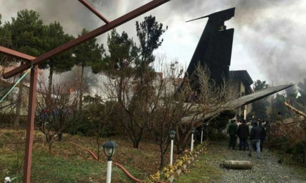 تحطم طائرة شحن على متنها 10 أشخاص غرب طهران