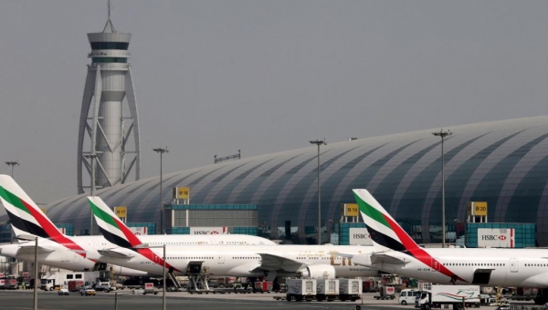 طائرات مسيرة توقف رحلات مطار دبي مؤقتا