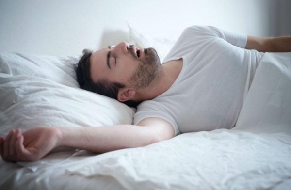 النوم أقل من سبع ساعات في الليل يمكن أن يتلف الحمض النووي