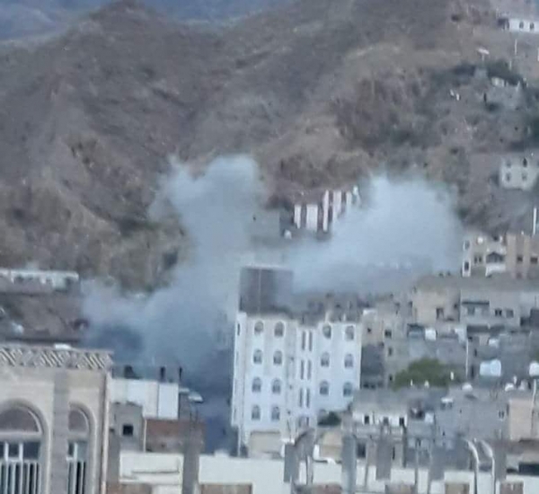 تعز .. إصابة خمسة مدنيين بقصف حوثي استهدف الأحياء السكنية وسط المدنية