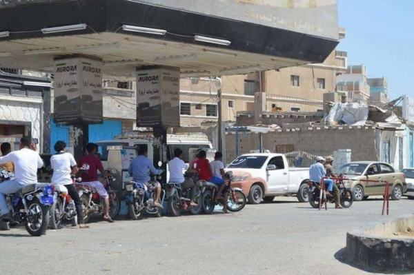 شركة النفط في عدن تعاود ضخ البنزين إلى محطات الوقود