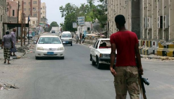 مسلحون مجهولون يغتالون شاباً في الشيخ عثمان بعدن