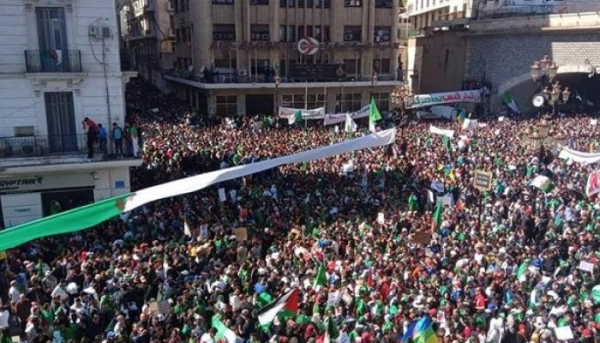 استقالة بوتفليقة .. موجة جديدة من الربيع العربي أم انتصار مؤقت (تقرير)