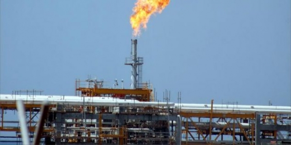 آلية جديدة لاستيراد النفط.. نقل الشحنات إلى مناطق الحوثيين تحت إشراف دولي