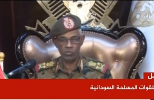 وزير الدفاع السوداني يعلن اقتلاع النظام واعتقال البشير