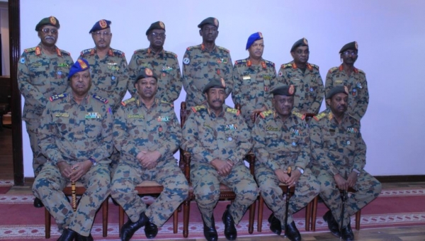 الضباط ينحنون.. استقالة ثلاثة من أعضاء العسكري السوداني