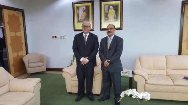 السفير الشميري يناقش مع وزير التعليم في بروناي استئناف المنح الدراسية لليمنيين