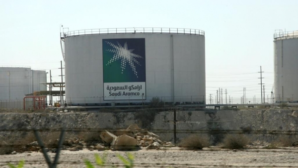 أوقفت خط أنابيب.. السعودية تعترف بضربة حوثية لمنشآتها النفطية