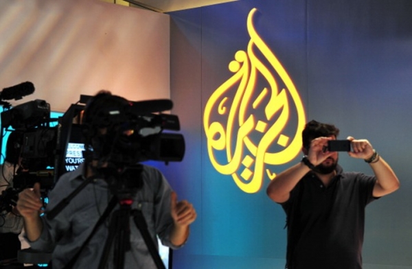 قناة الجزيرة توقف صحفيين عن العمل بسبب تقرير عن محرقة اليهود