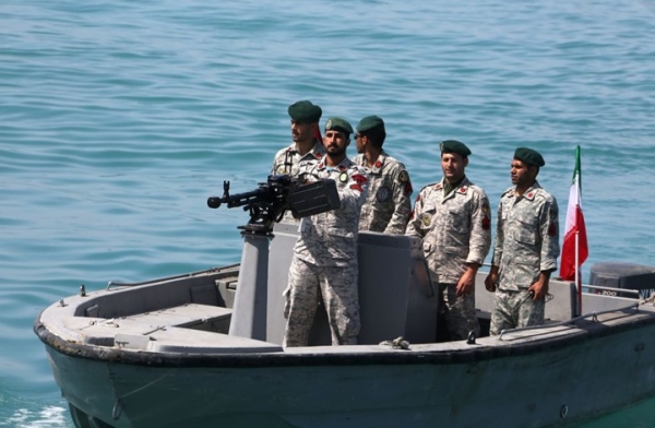 عسكري إيراني: سنغرق سفن أمريكا الحربية بـ