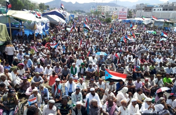 متظاهرون في عدن يهتفون: لا تحالف بعد اليوم