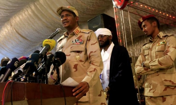 الغارديان: تاجر جمال بمستوى “الإبتدائي” يريد أن يكون الرجل الأول في السودان
